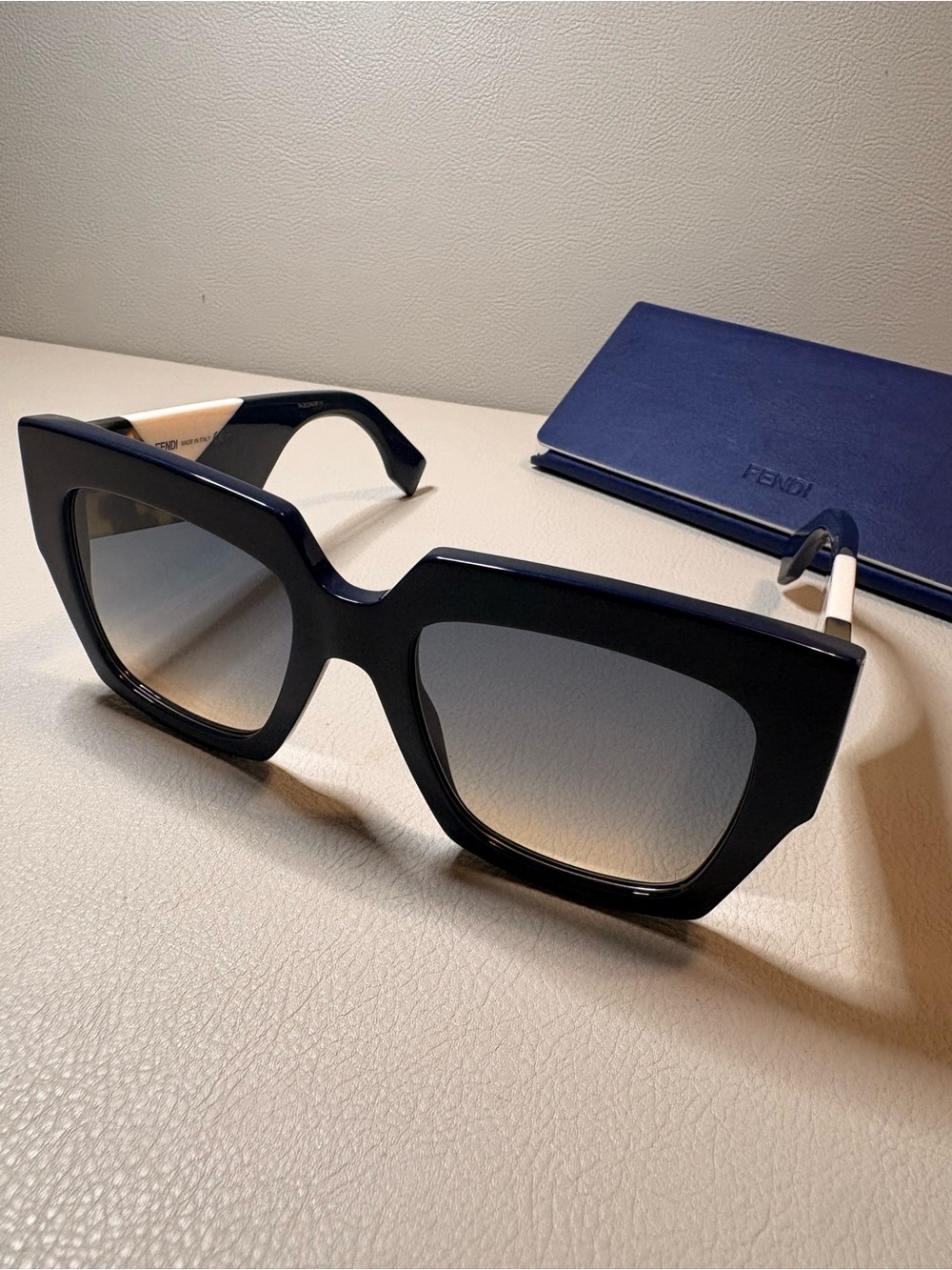Fendi FF 0263/S Oversized
Geometric Sunglasses with Case